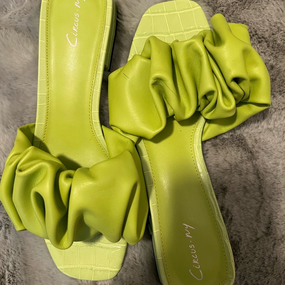 Circus by Sam Edelman Green Ruffled Sandals